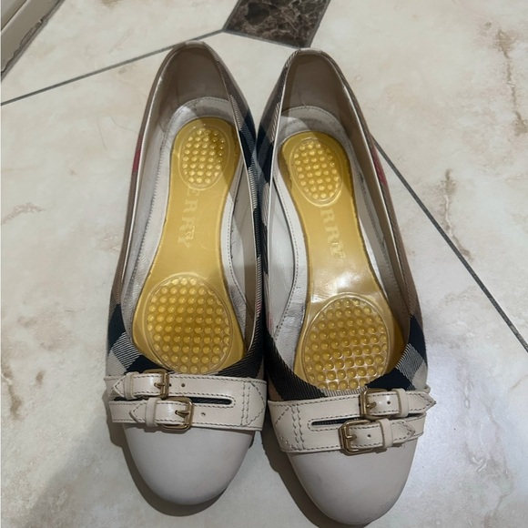 Burberry Flats Size 41 - Picture 2 of 7